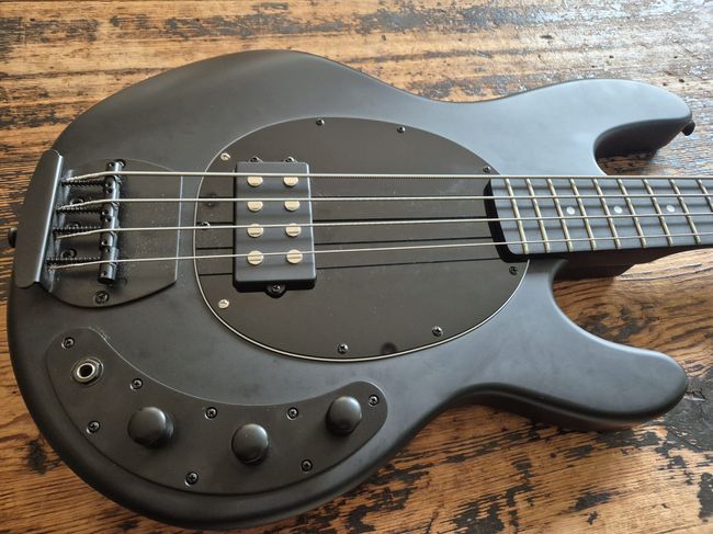 Harley Benton MB-4 SBK with black pick guard