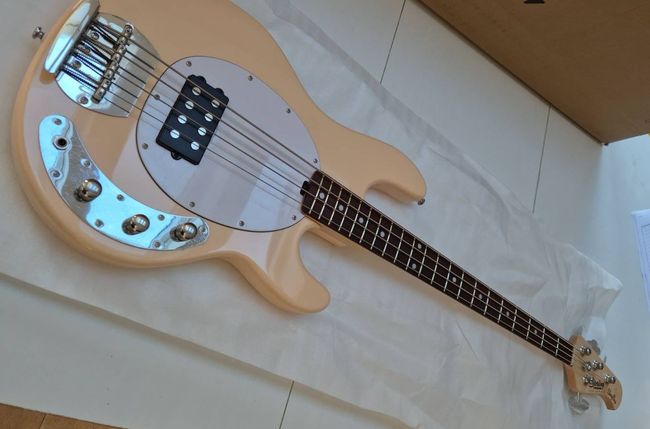 Sterling by Music Man S.U.B. Sting Ray 4
